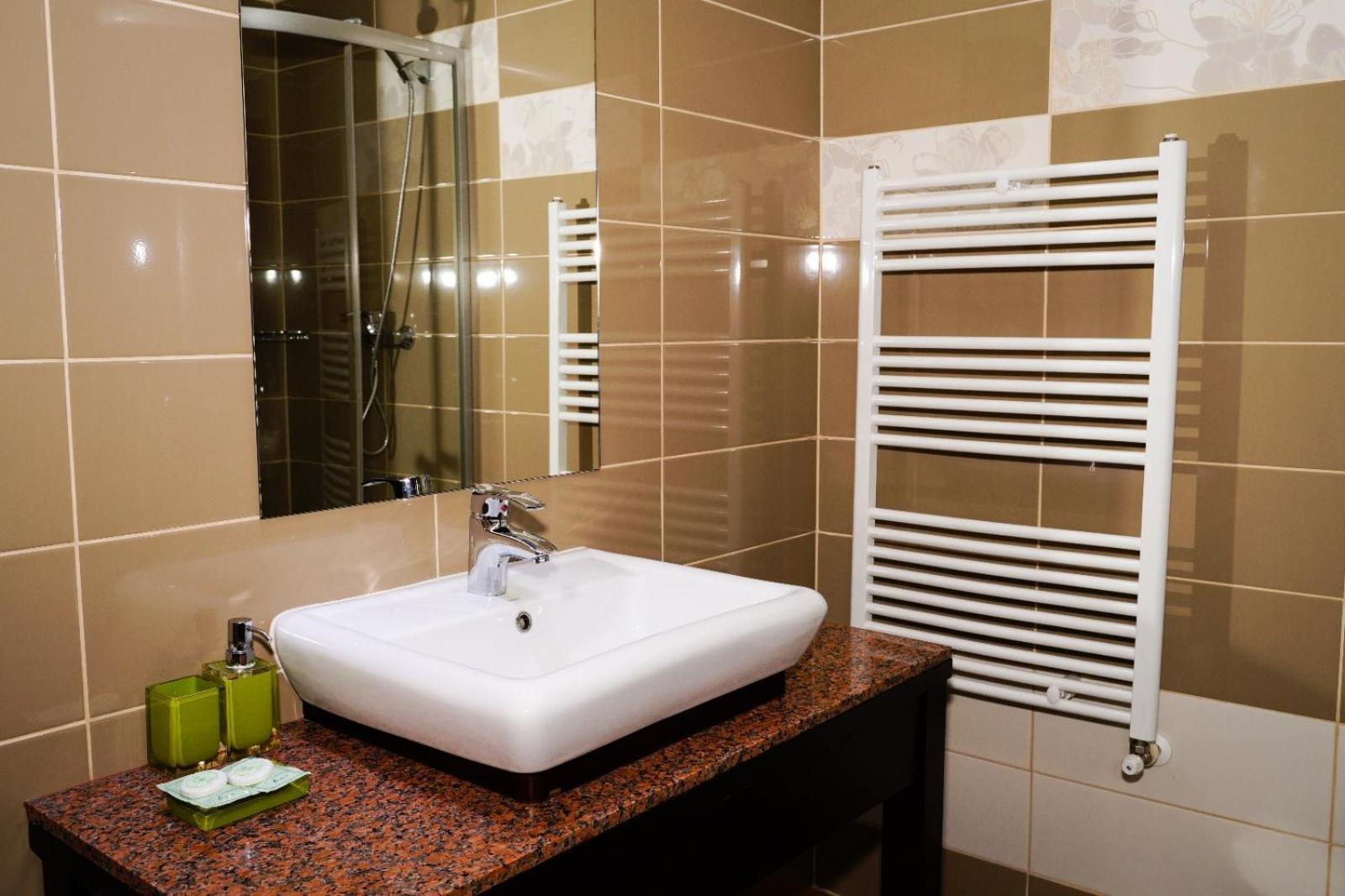 Hotel Criss Bucarest Extérieur photo