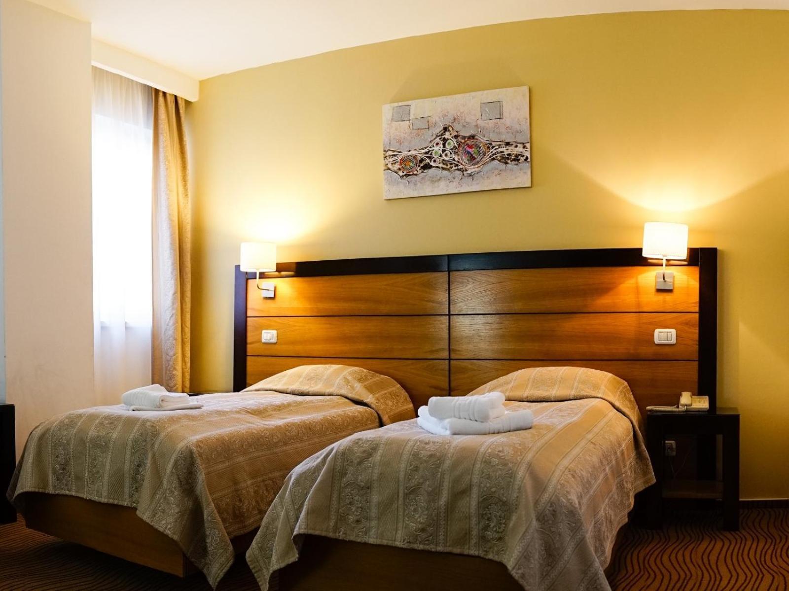 Hotel Criss Bucarest Extérieur photo